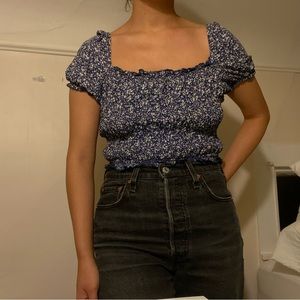 BLUE AND WHITE FLORAL RUCHED PUFF SLEEVE CROP TOP